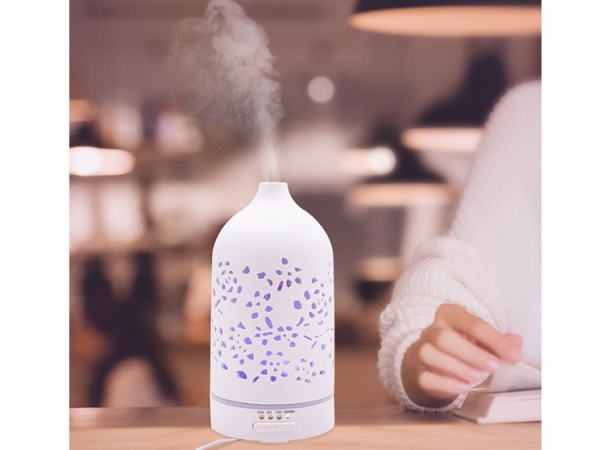 Premium ceramic oil diffuser for spas and salons in UAE.