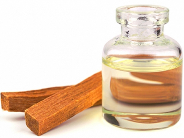 Sandalwood fragrance oil for earthy and calming atmosphere